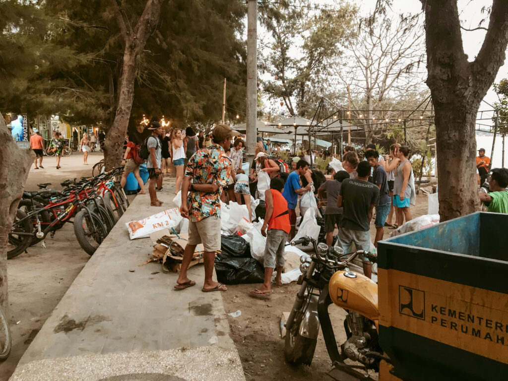 beach clean up group on gili trawangan